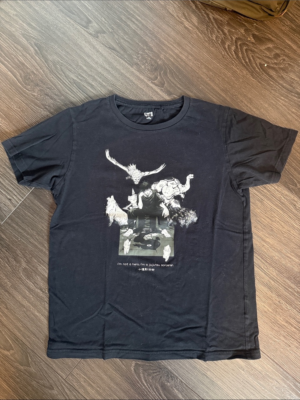 Black Uniqlo Tshirt - Jujutsu Kaisen Collaboration